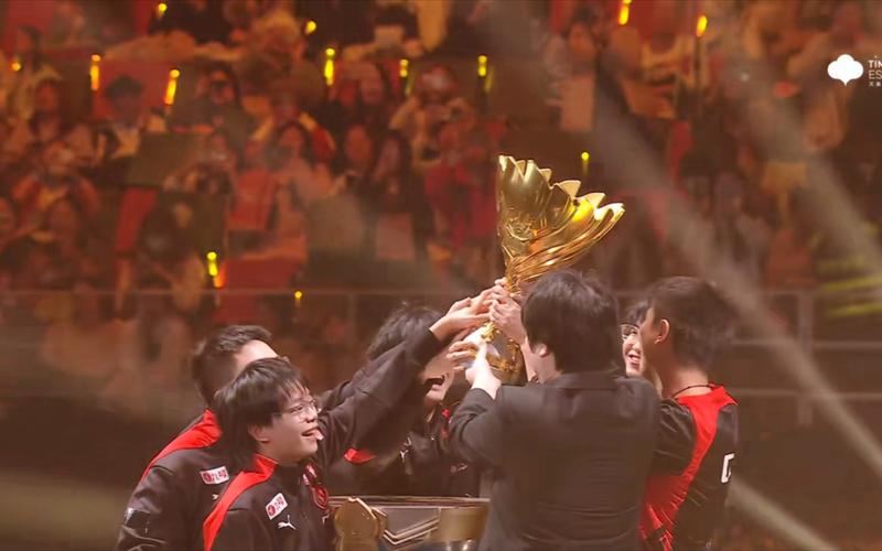 LPL官宣新合作伙伴李宁：无畏竞巅峰，一切皆有可能