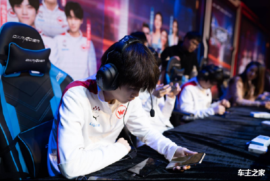 Cat拿到冠军并且荣膺FMVP后泪洒现场：这一次我不想再留遗憾