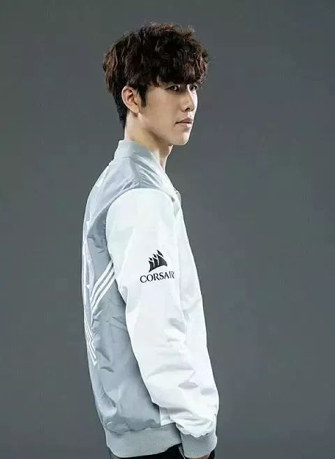 我在电竞20年的黄金时代成为世界冠军，但也要为电竞未来而努力